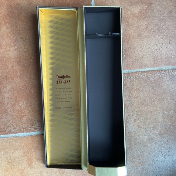 Don Julio 1942 Gift Box & Empty Bottle - Picture 10 of 10